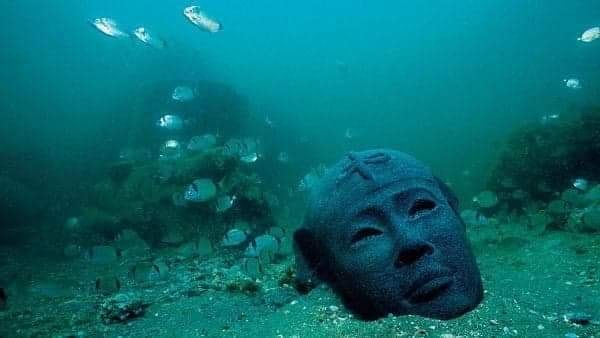 cleopatra palace underwater head statue