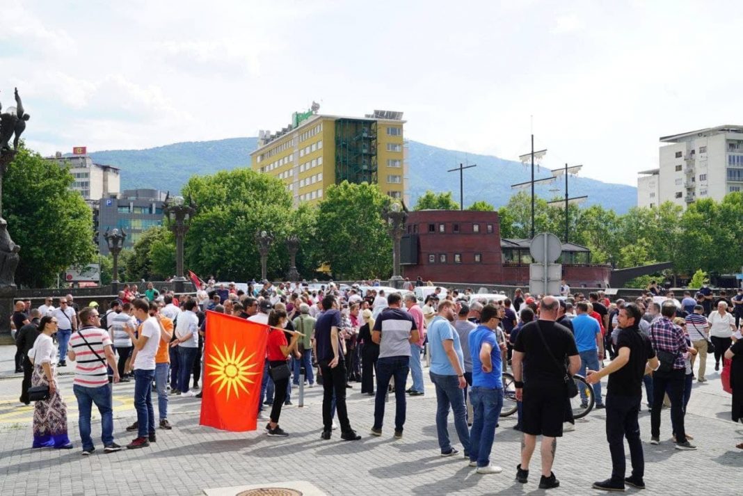 Macedonia's largest political party on day 4 of nationwide blockades